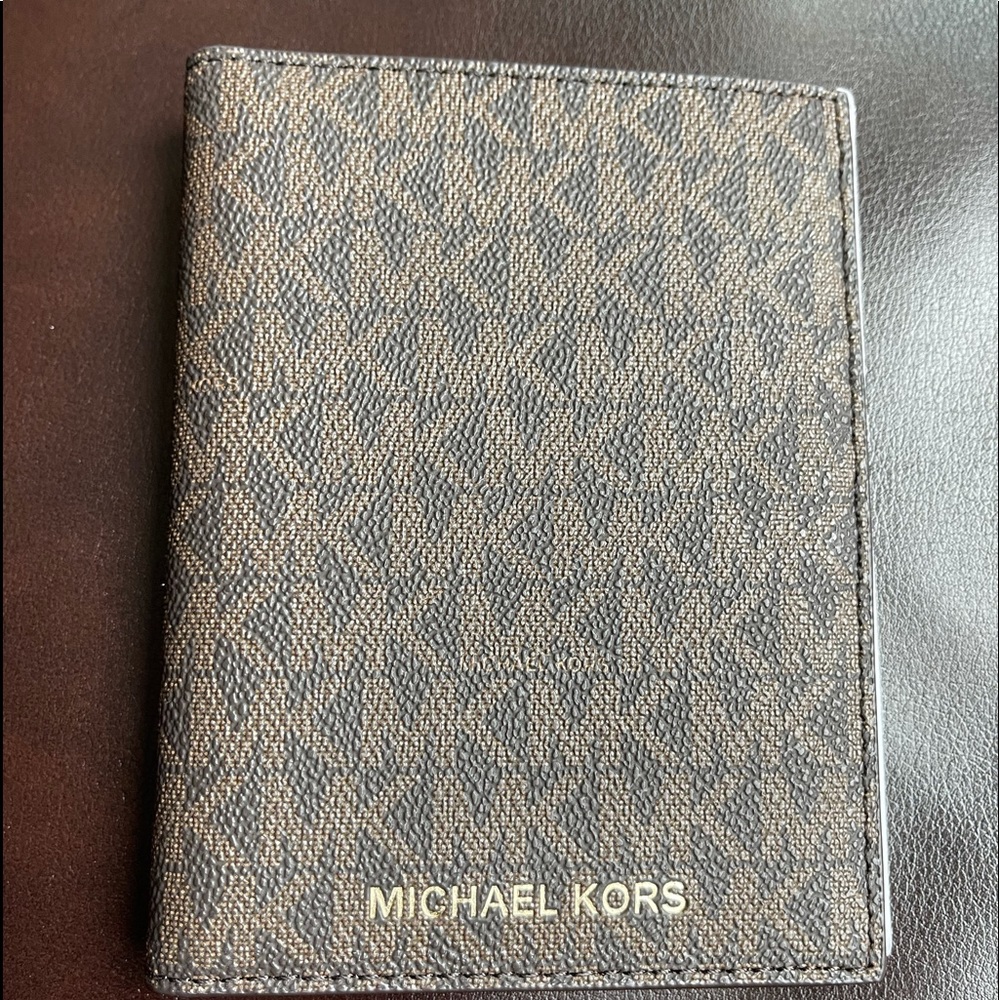 NEW Michael Kors Passport Wallet
